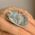 Duży Pierścionek z Różą Chalcedonu