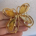 Broszka Motyl Pozłacany z Bursztynem Mlecznym